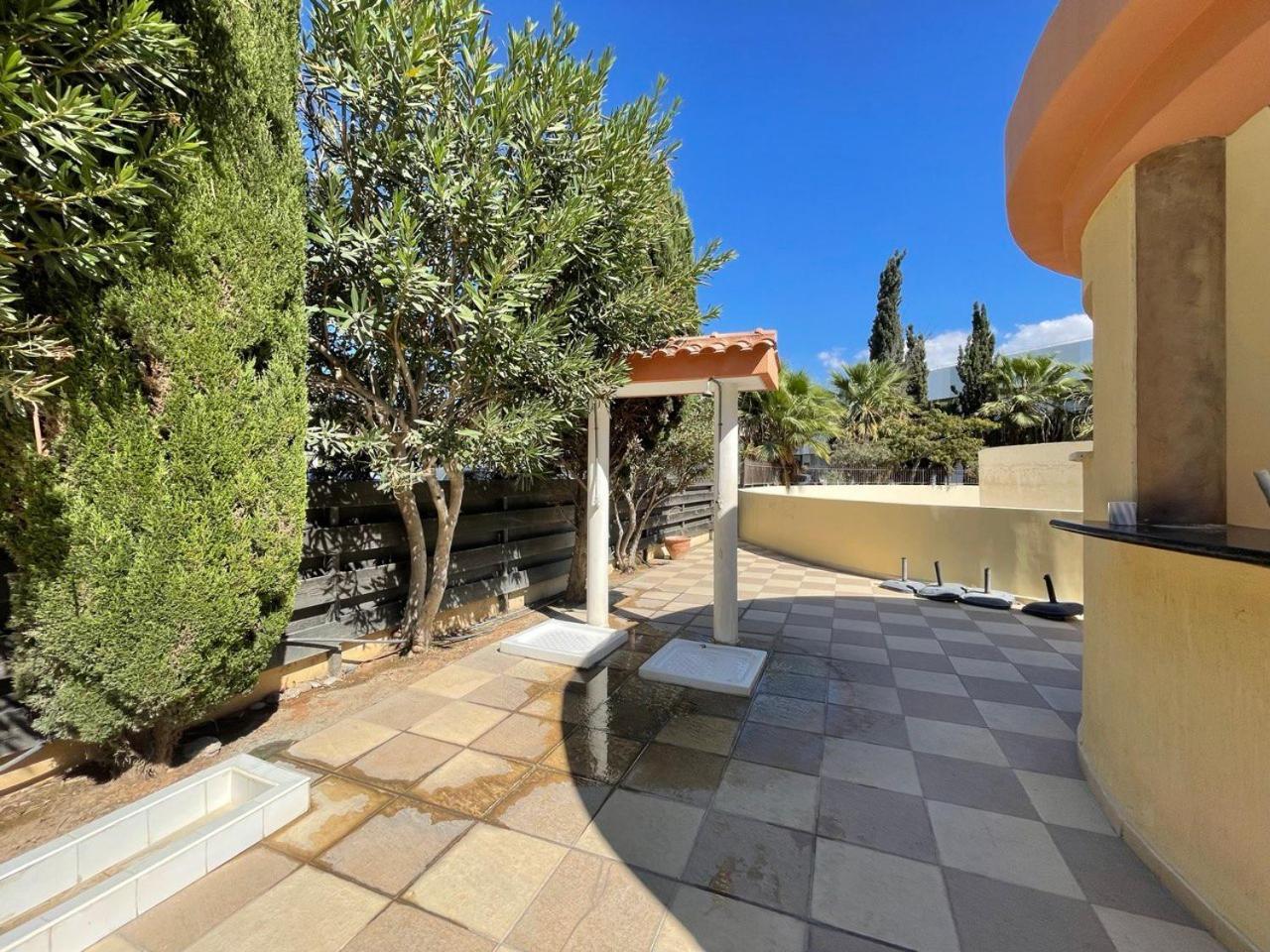 Queens Gardens Paphos Luaran gambar