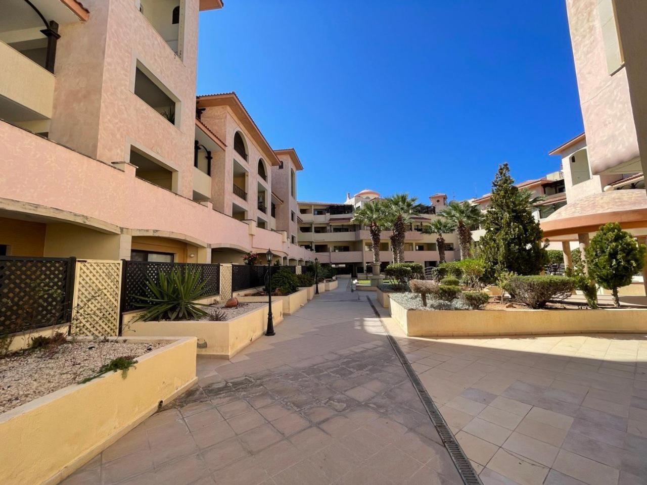 Queens Gardens Paphos Luaran gambar