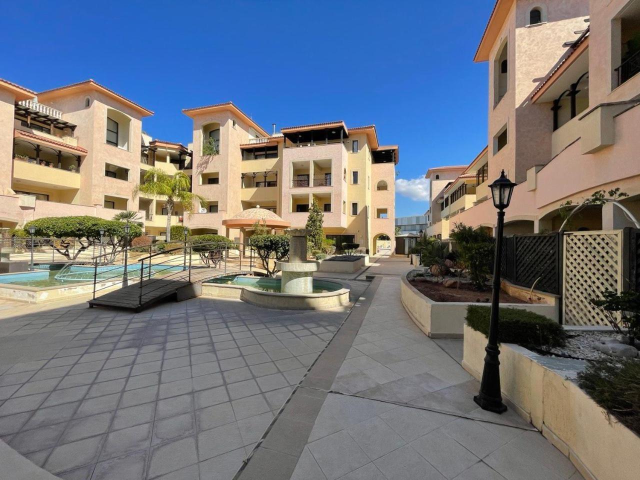 Queens Gardens Paphos Luaran gambar