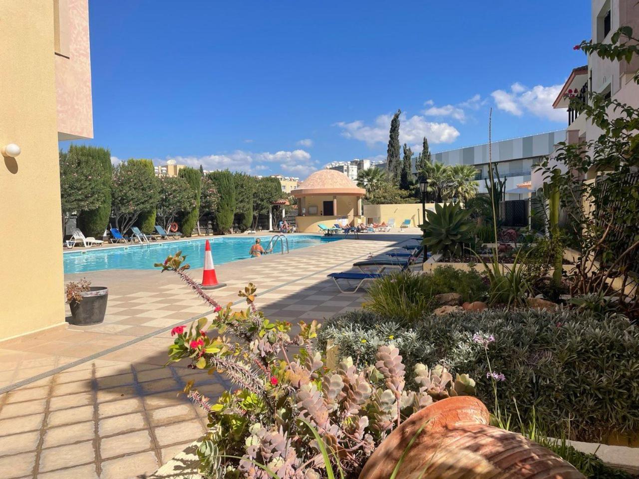 Queens Gardens Paphos Luaran gambar